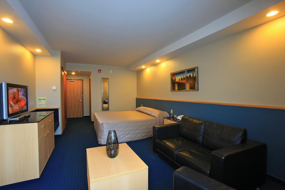 ดิสติงก์ชัน ลักซ์มอร์ โฮเทล Hotel เทอาเนา ภายนอก รูปภาพ